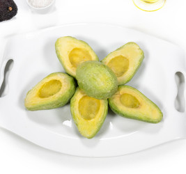 Aguacate en mitades