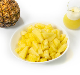 Piña troceada