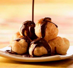 Profiteroles de Trufa...